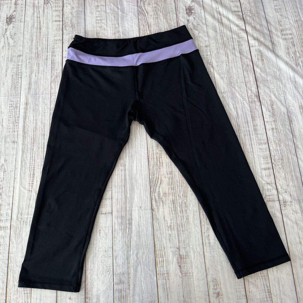Lululemon Women's Black Hi Waisted Cropped Leggings No Tags. See Dimensions